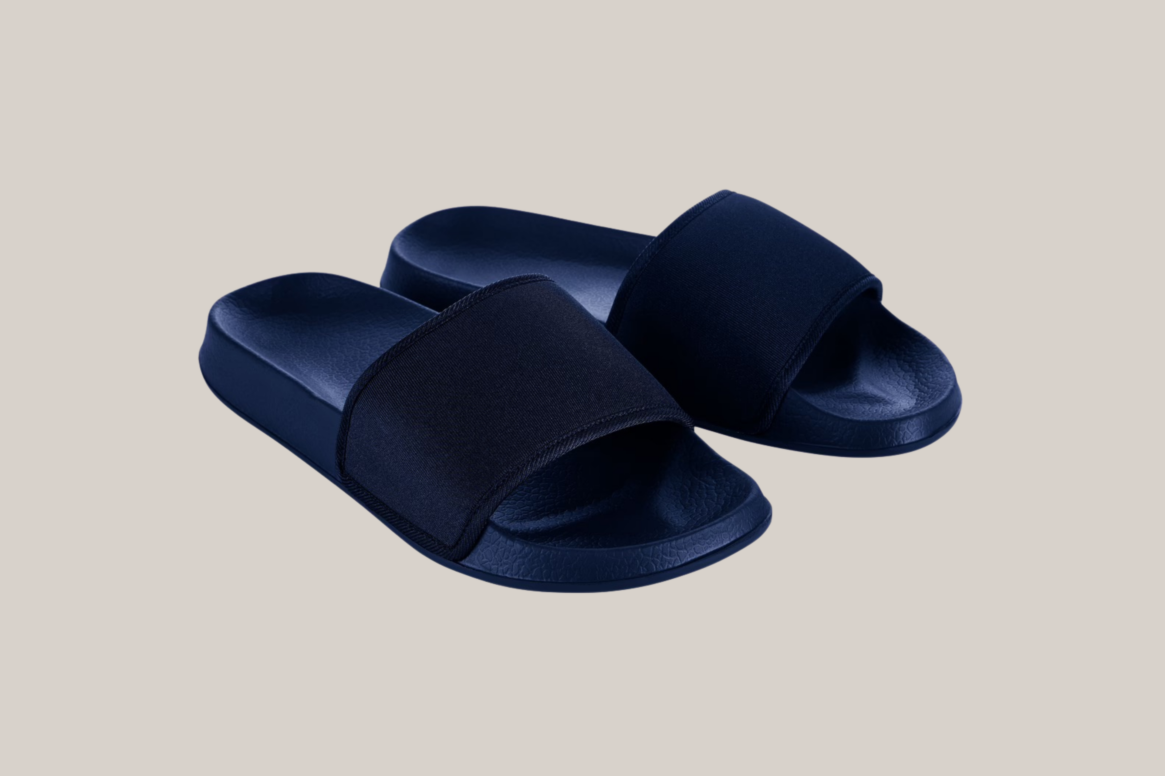 Tofflor med eget tryck – stilrena & bekväma för hotell, event och företag