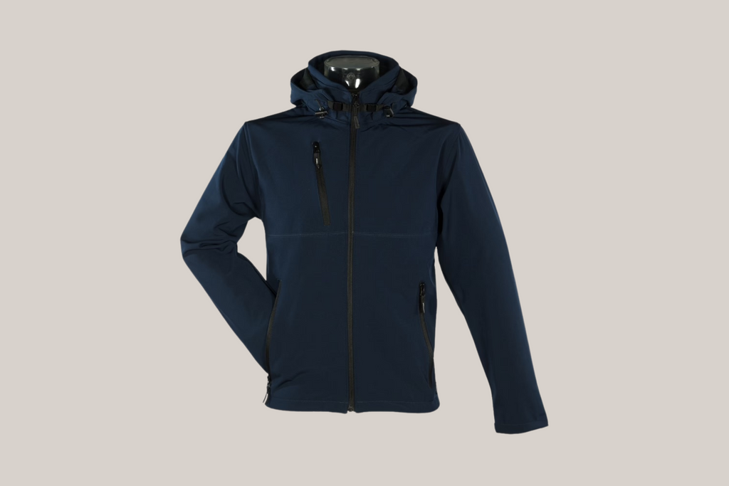 Softshelljacka med eget tryck – Stilrent väderskydd med luva